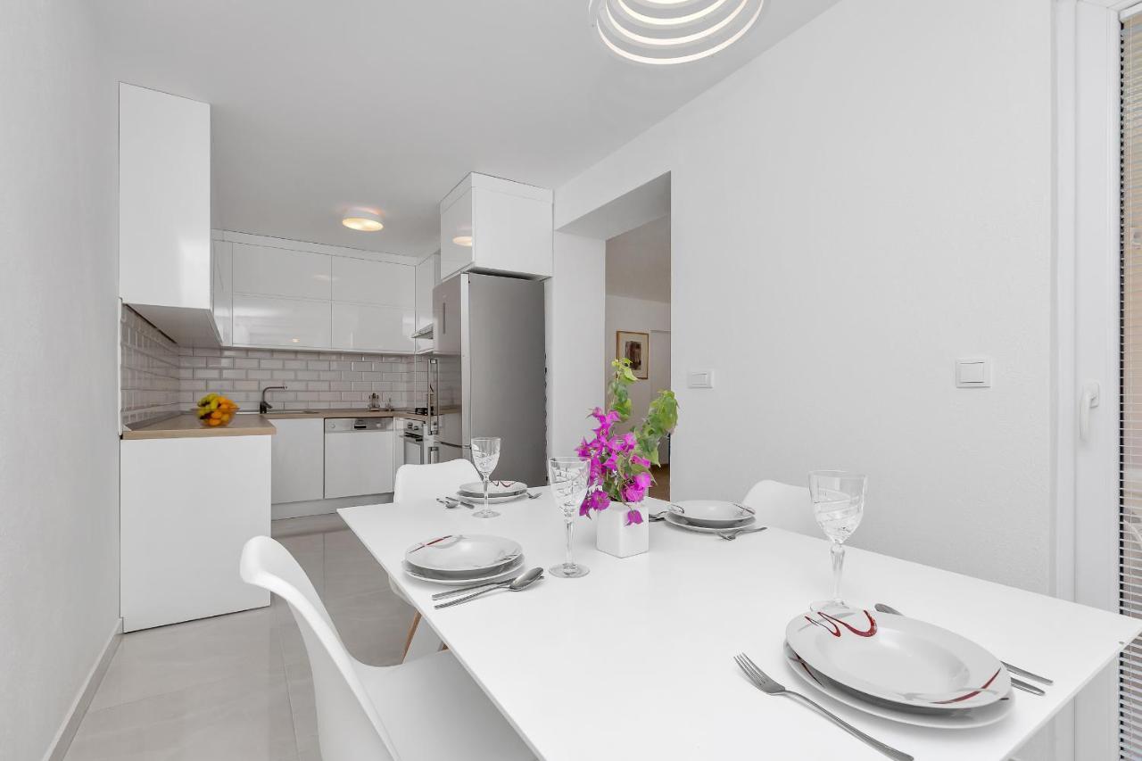 Guesthouse Lara Makarska Extérieur photo