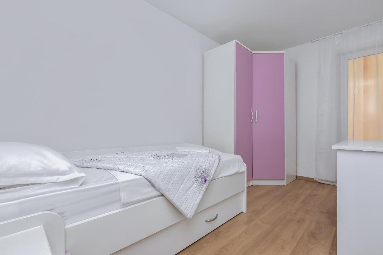 Guesthouse Lara Makarska Extérieur photo