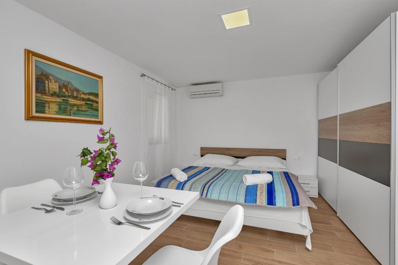 Guesthouse Lara Makarska Extérieur photo