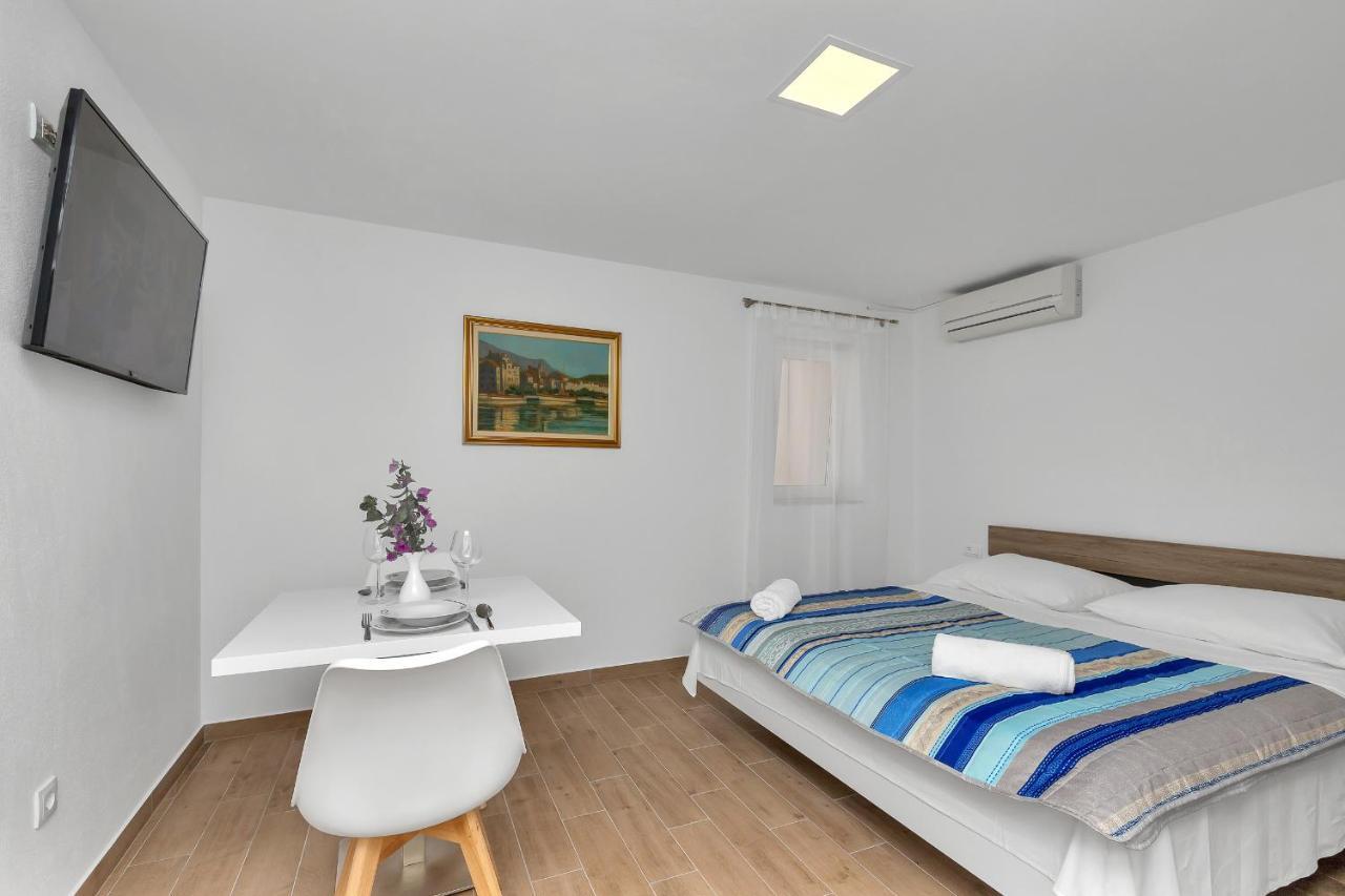 Guesthouse Lara Makarska Extérieur photo
